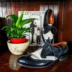 Vintage Wingtip Oxford Shoes: Black/Cream